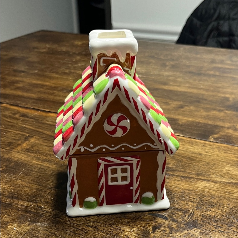 Bath & Body Works Gingerbread House Candle Holder - Red, Green, White RARE